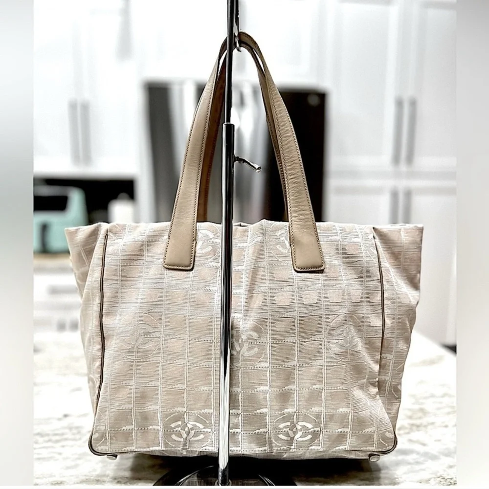 Chanel Authentic Signature CC Nylon with Leather Trim Tote EUC